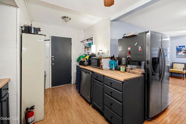 16 Lake Road, Albany, NY 12205