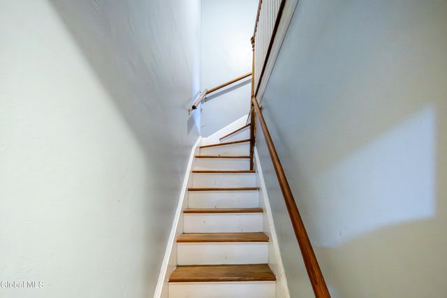 16 Lake Road, Albany, NY 12205