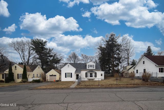 16 Lake Road, Albany, NY 12205