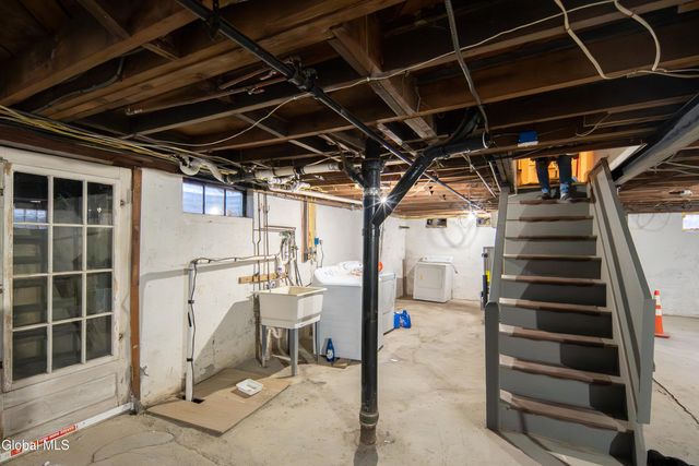 16 Lake Road, Albany, NY 12205