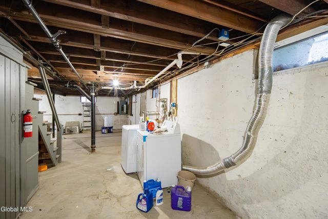 16 Lake Road, Albany, NY 12205