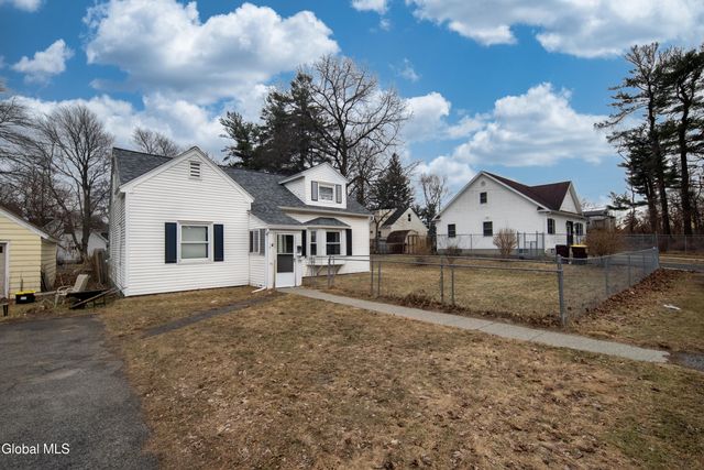 16 Lake Road, Albany, NY 12205