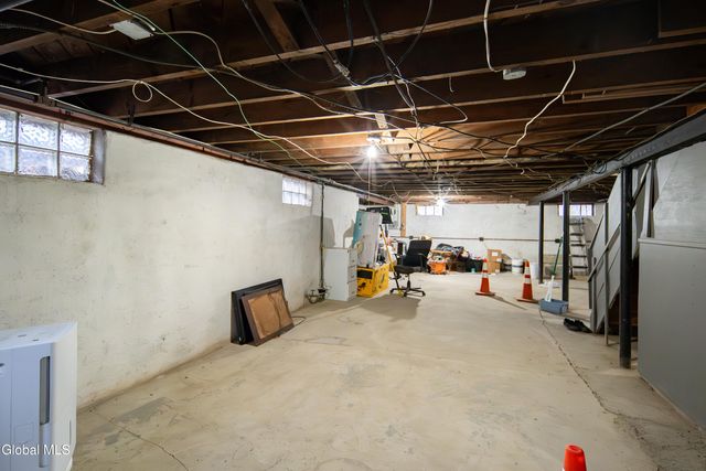 16 Lake Road, Albany, NY 12205