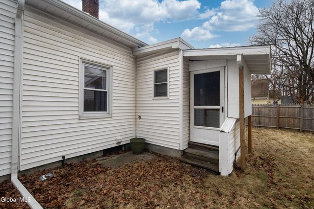 16 Lake Road, Albany, NY 12205