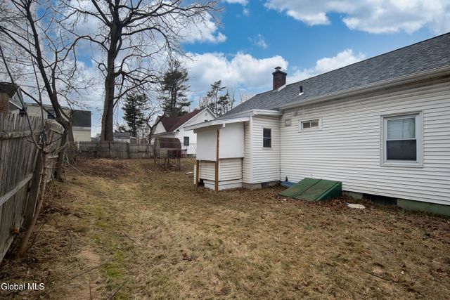 16 Lake Road, Albany, NY 12205