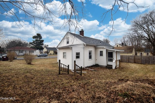 16 Lake Road, Albany, NY 12205