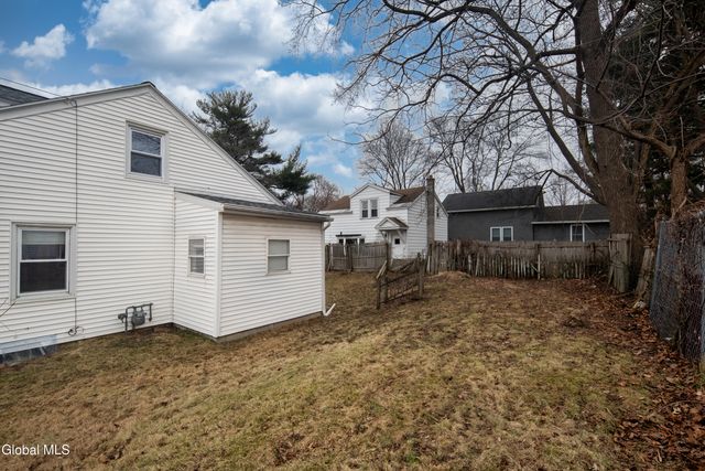 16 Lake Road, Albany, NY 12205