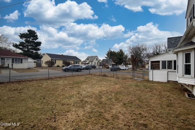 16 Lake Road, Albany, NY 12205