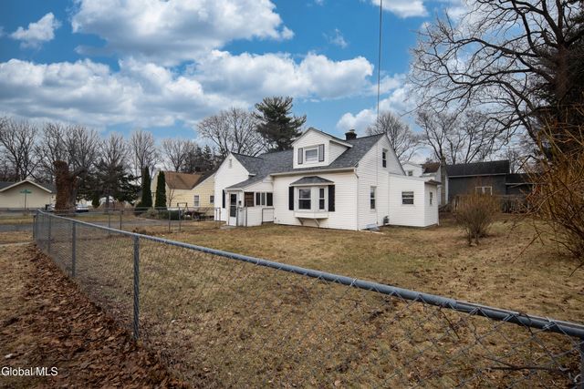 16 Lake Road, Albany, NY 12205