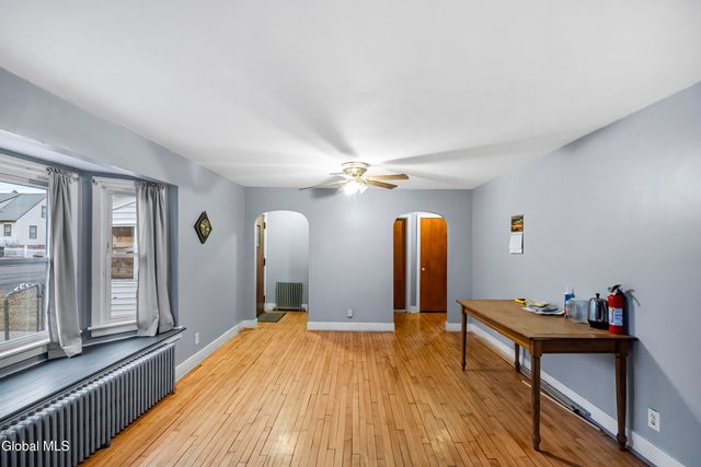 16 Lake Road, Albany, NY 12205