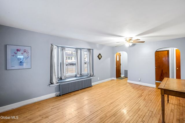 16 Lake Road, Albany, NY 12205