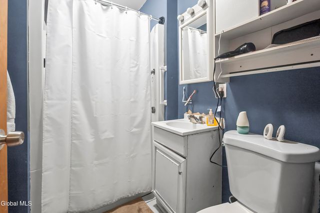 16 Lake Road, Albany, NY 12205