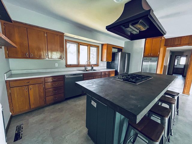 710 Lakeview Avenue, North Mankato, MN 56003