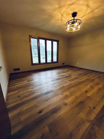 710 Lakeview Avenue, North Mankato, MN 56003