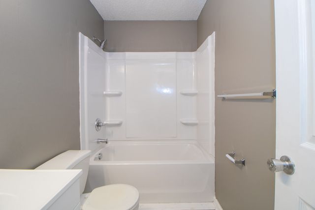 924 Van Buren Avenue, Oak Grove, KY 42262