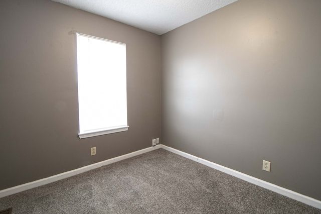 924 Van Buren Avenue, Oak Grove, KY 42262