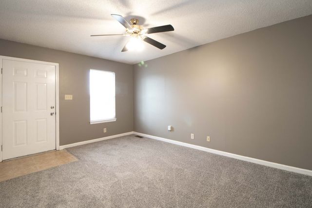 924 Van Buren Avenue, Oak Grove, KY 42262