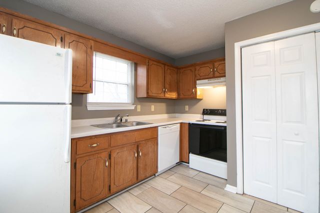 924 Van Buren Avenue, Oak Grove, KY 42262