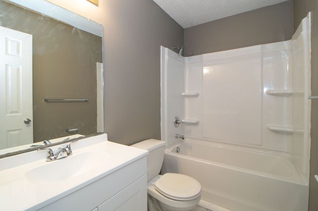 924 Van Buren Avenue, Oak Grove, KY 42262