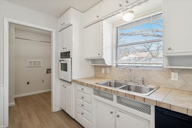 852 W Redbud Drive, Hurst, TX 76053