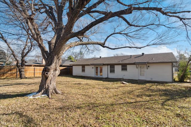 852 W Redbud Drive, Hurst, TX 76053