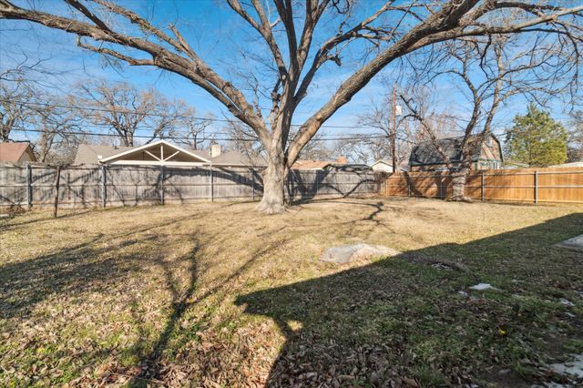 852 W Redbud Drive, Hurst, TX 76053