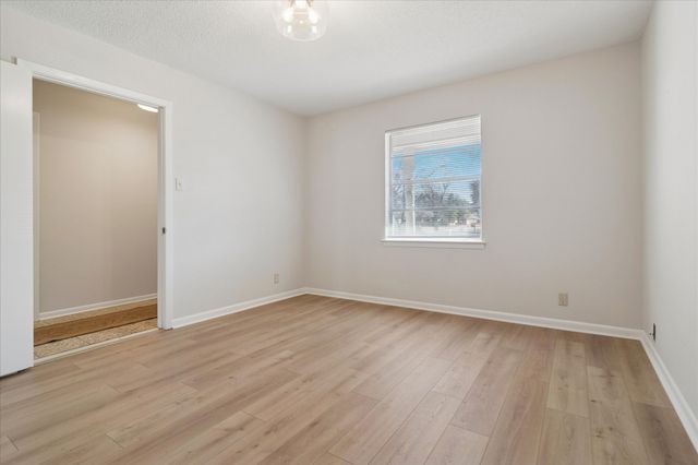 852 W Redbud Drive, Hurst, TX 76053