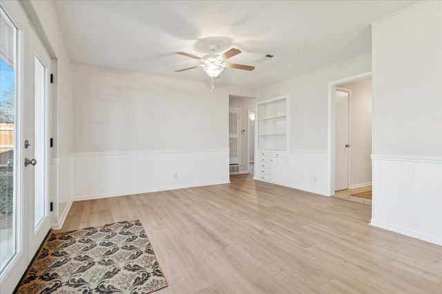 852 W Redbud Drive, Hurst, TX 76053