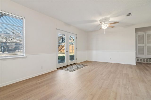 852 W Redbud Drive, Hurst, TX 76053