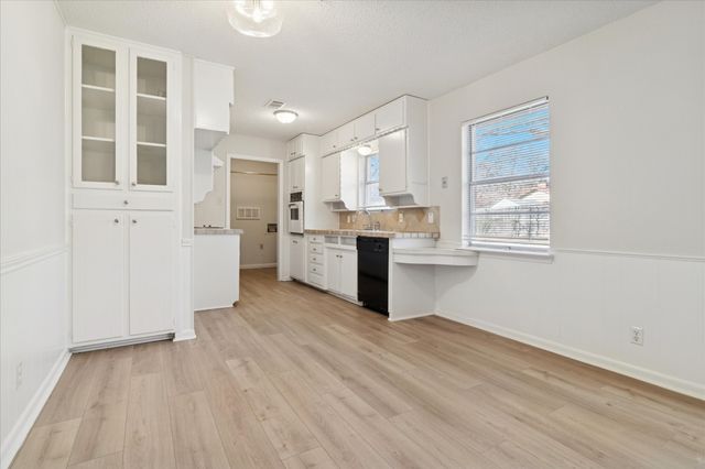 852 W Redbud Drive, Hurst, TX 76053