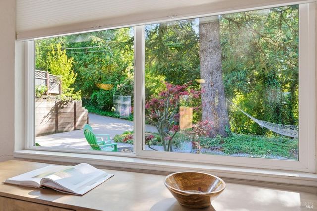 8843 Marianna Dr, Forestville, CA 95436