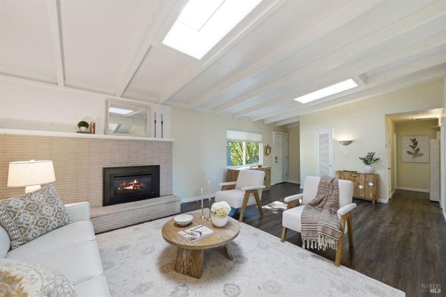 8843 Marianna Dr, Forestville, CA 95436