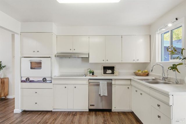 8843 Marianna Dr, Forestville, CA 95436