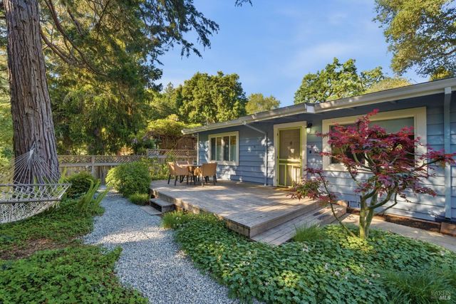 8843 Marianna Dr, Forestville, CA 95436