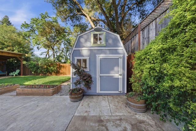 8843 Marianna Dr, Forestville, CA 95436