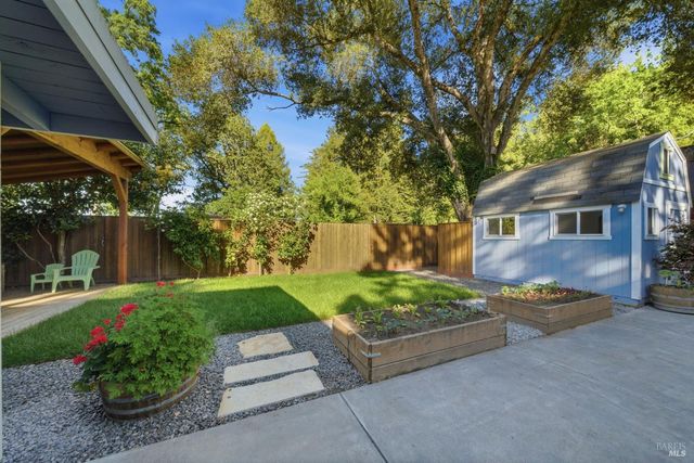 8843 Marianna Dr, Forestville, CA 95436