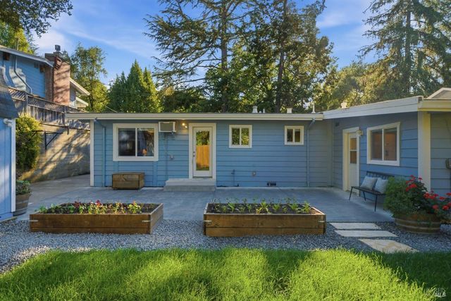 8843 Marianna Dr, Forestville, CA 95436