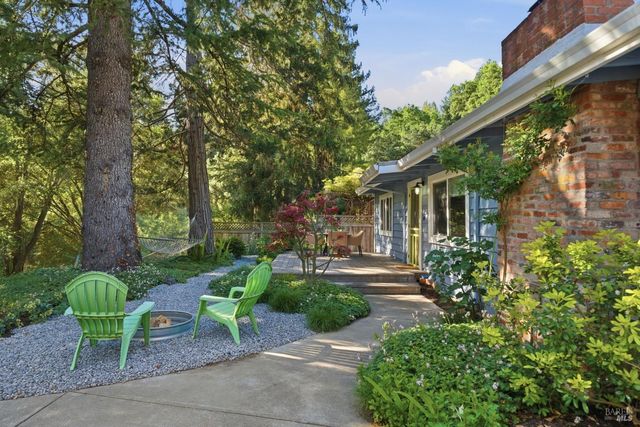 8843 Marianna Dr, Forestville, CA 95436