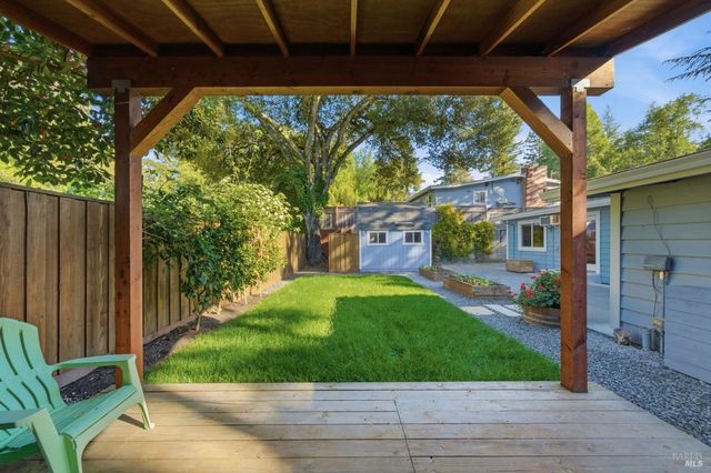 8843 Marianna Dr, Forestville, CA 95436