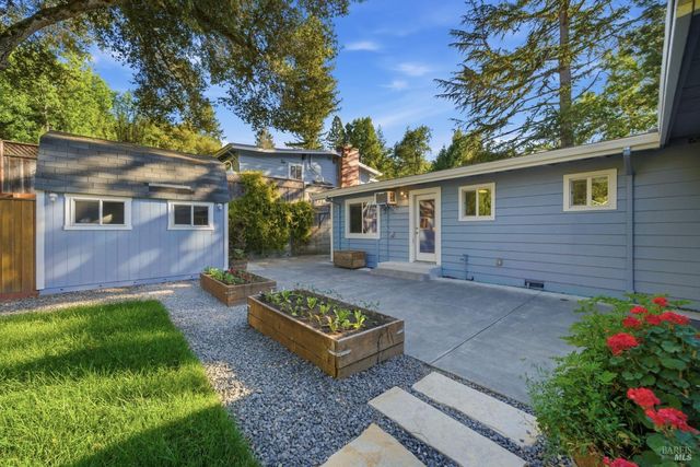8843 Marianna Dr, Forestville, CA 95436