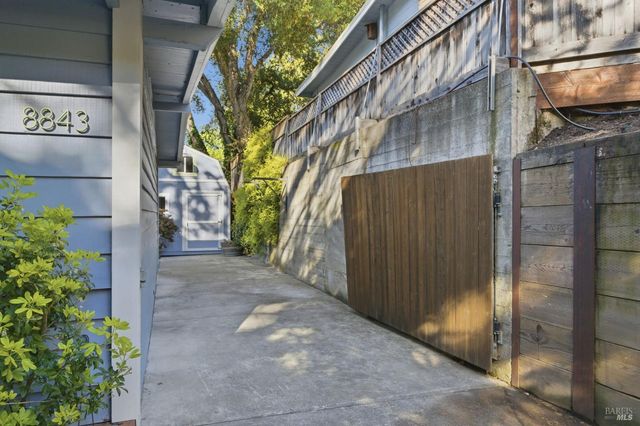 8843 Marianna Dr, Forestville, CA 95436