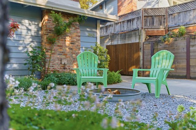 8843 Marianna Dr, Forestville, CA 95436