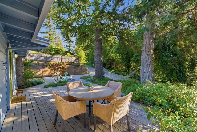 8843 Marianna Dr, Forestville, CA 95436