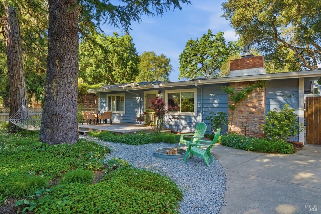 8843 Marianna Dr, Forestville, CA 95436