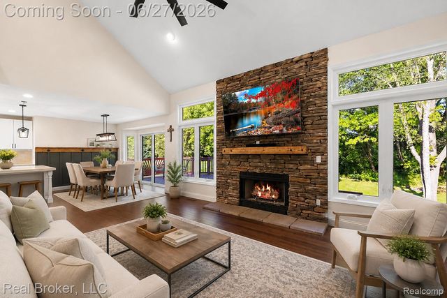 6180 Chad Court, Hamburg Township, MI 48116