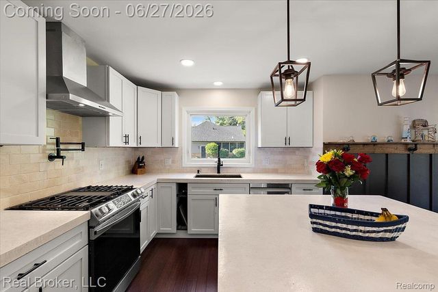 6180 Chad Court, Hamburg Township, MI 48116
