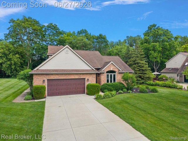 6180 Chad Court, Hamburg Township, MI 48116