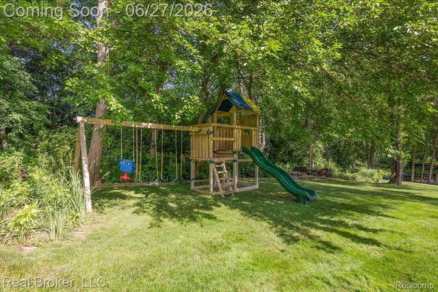6180 Chad Court, Hamburg Township, MI 48116