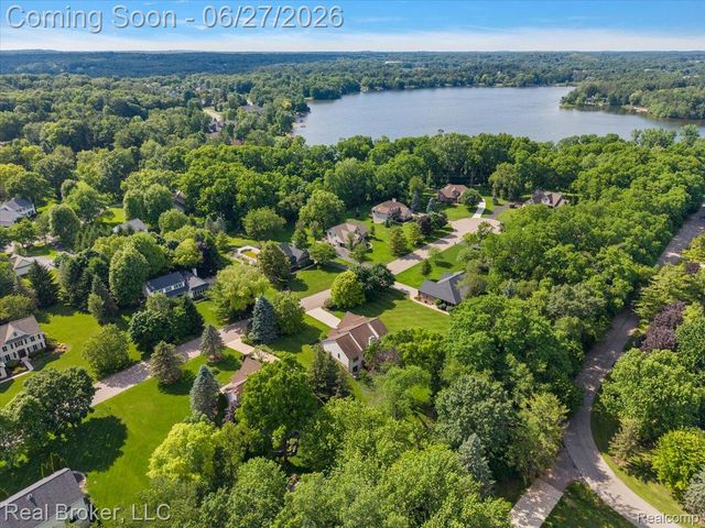 6180 Chad Court, Hamburg Township, MI 48116