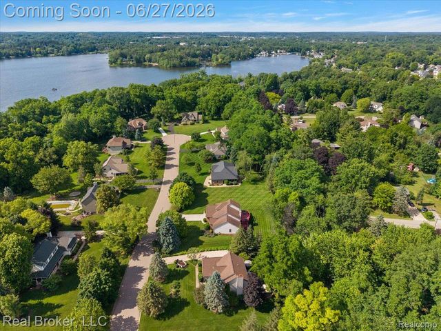 6180 Chad Court, Hamburg Township, MI 48116